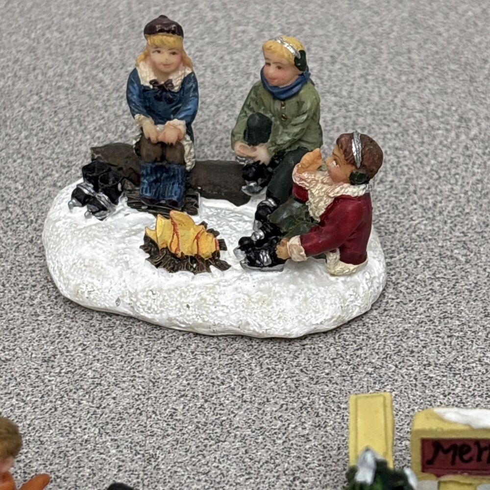 Vintage Christmas Village At The Pond Lot, 9 Pieces - Pond, Skaters, Benches - Picture 6 of 11
